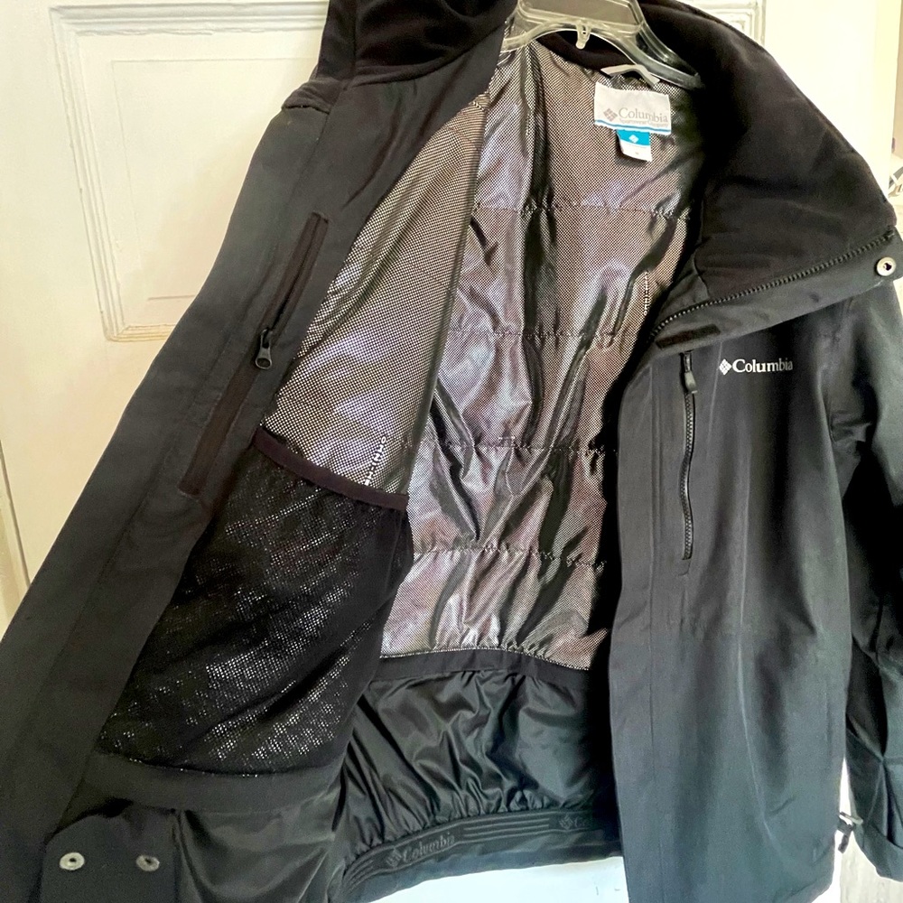 Mens Columbia Omni-tech warming jacket. New, never worn. Multiple zipped pockets